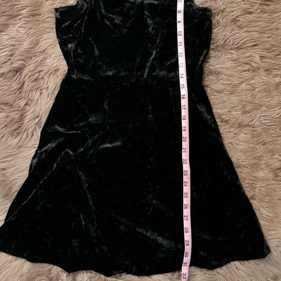 Black Velvet Dress! 🖤 - Picture 4 of 8